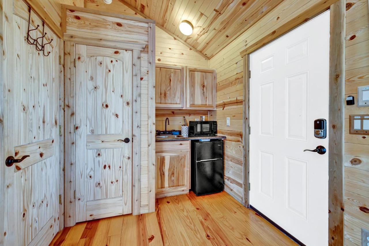 Rocky Ridge Cedar Cabin With Hot Tub & Amazing Views Crabapple Esterno foto