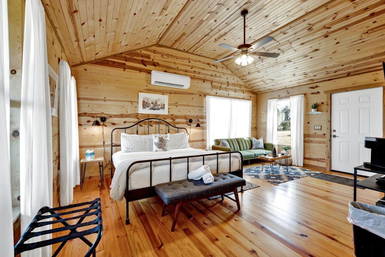 Rocky Ridge Cedar Cabin With Hot Tub & Amazing Views Crabapple Esterno foto