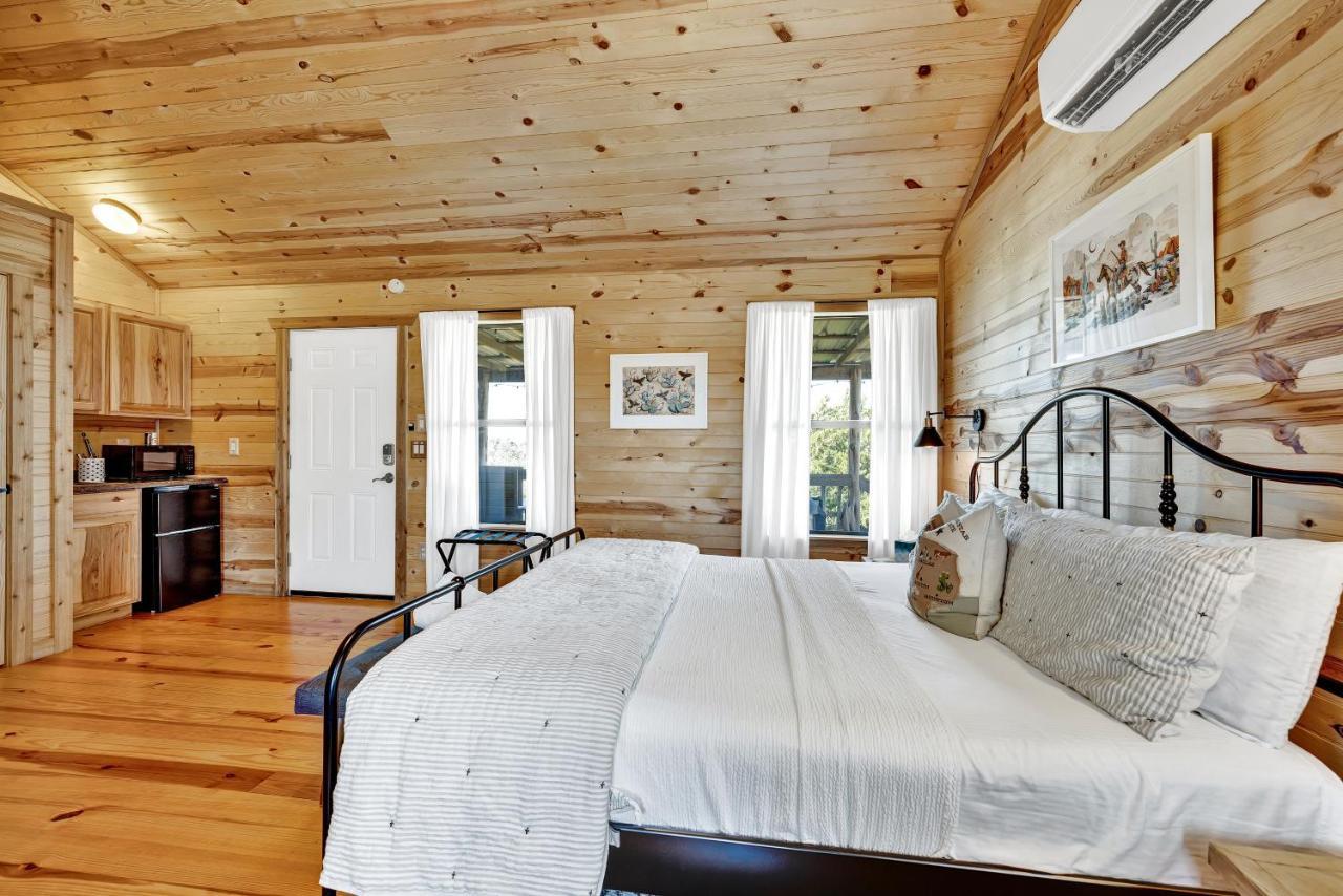 Rocky Ridge Cedar Cabin With Hot Tub & Amazing Views Crabapple Esterno foto