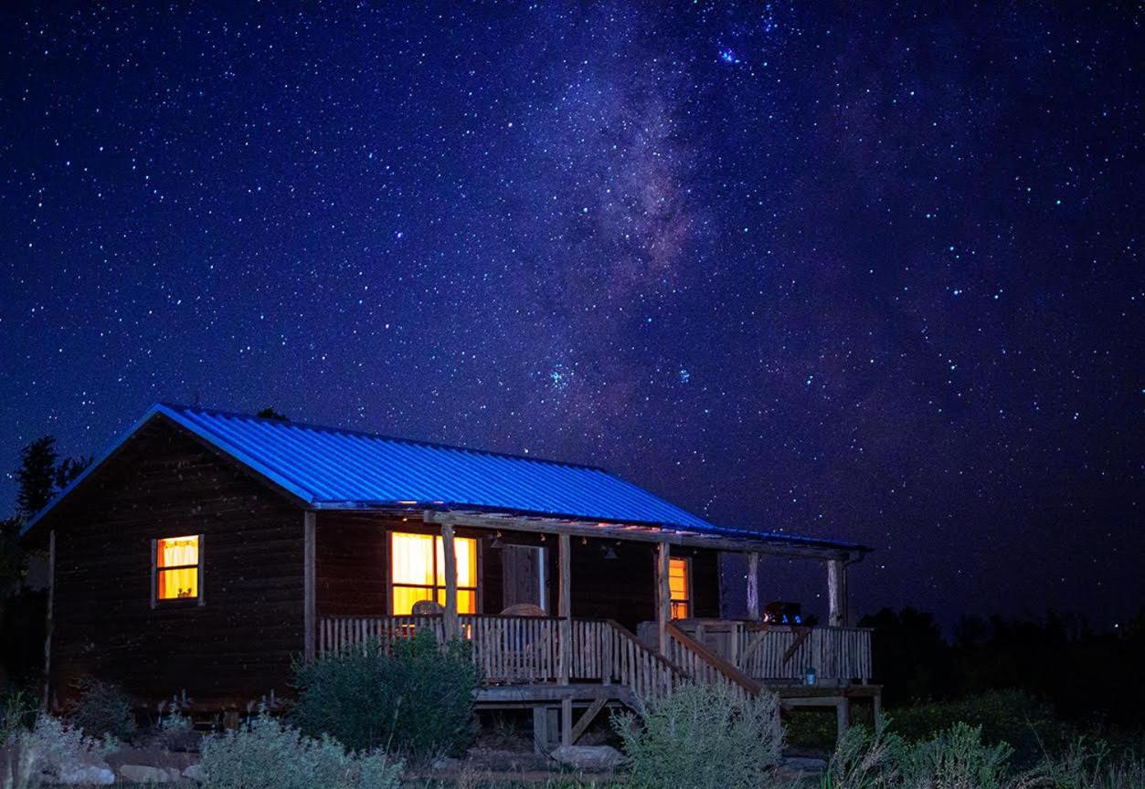 Rocky Ridge Cedar Cabin With Hot Tub & Amazing Views Crabapple Esterno foto